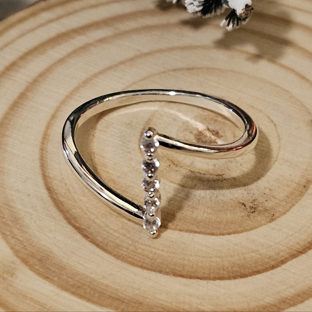 5 Star cubic zirconia thin Ring ( Size 8 ) - Picture 5 of 6